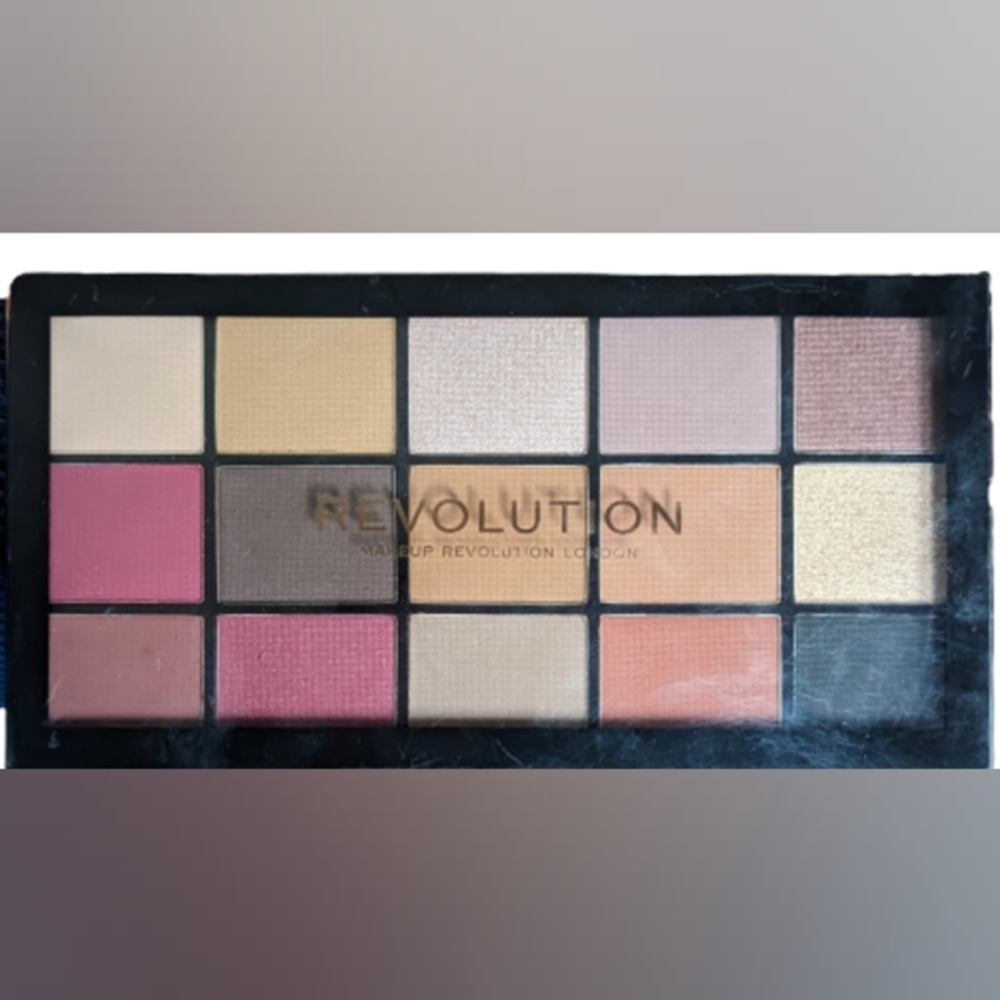NWT Revolution Beauty Reloaded Vitality 15 color palette 13 matte 2 semi shimmer